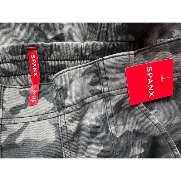 BNWT Spanx Stretch Twill Cargo Jogger Blackwash Camo Size Large - Picture 8 of 10